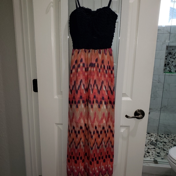 Trixie Dresses & Skirts - Trixie Maxi Dress with Keyhole Back Size S